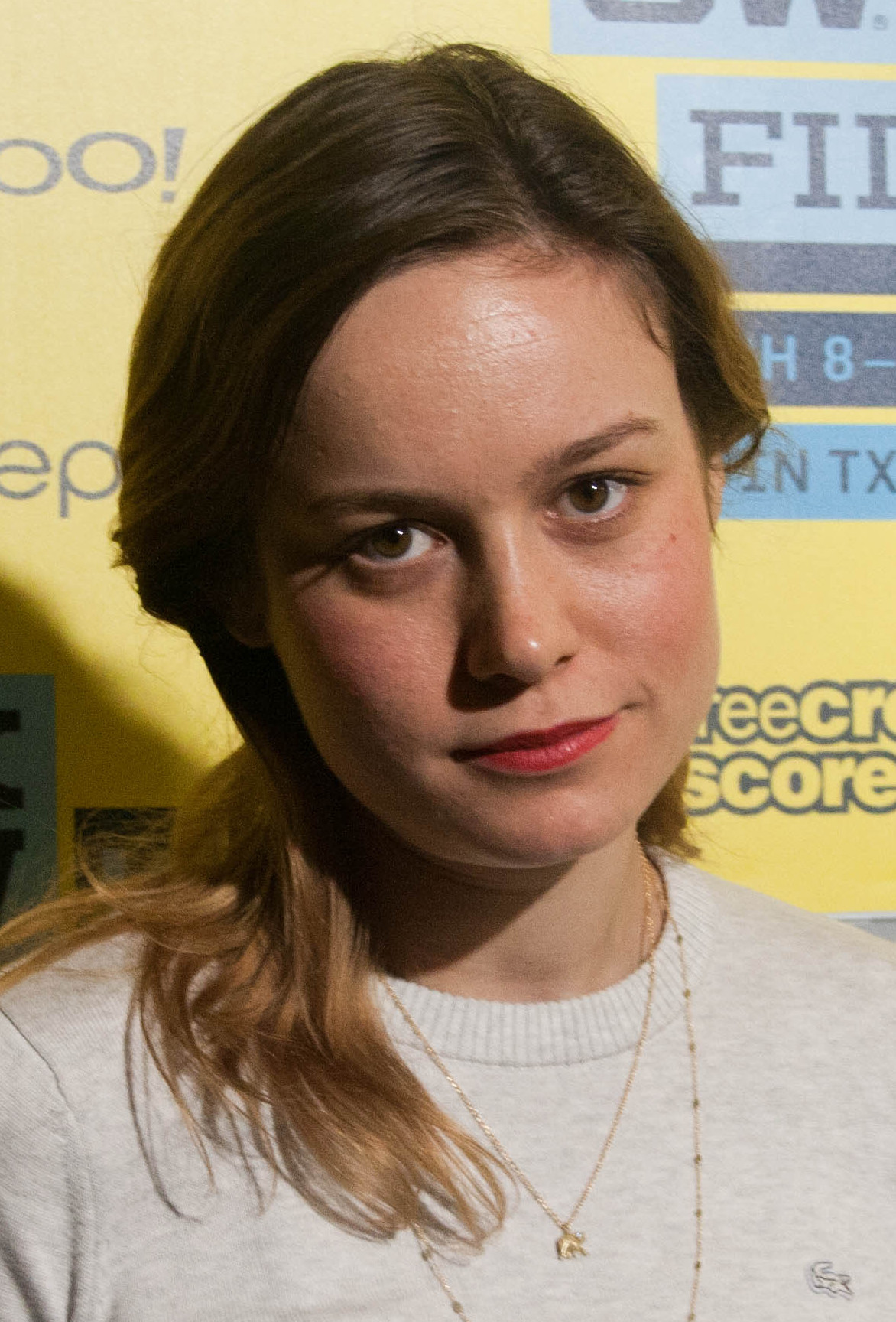 brie larson finally out of p.e. zip